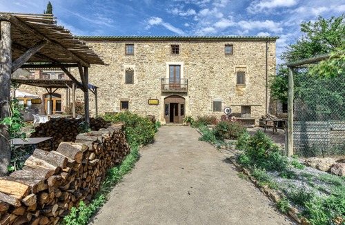 Serra de Daro Apartment | Bed and Breakfast 'Sant Iscle' with Shared Pool, Wi-Fi and Air Conditioning