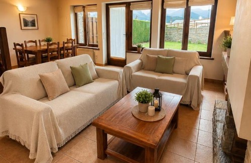 Bellver de Cerdanya Ski Chalet | Borda con jardín privado y chimenea en la Cerdanya