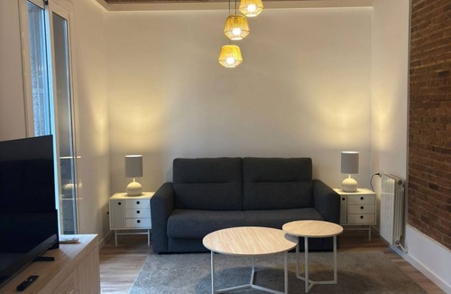 El Poble-sec Apartment | Bright 2 bedroom apartment located in the most attractive area of Barcelona. It is located in the heart of Poble Sec, the coolest neighborhood with the best tapas restaurants in Barcelona. Just 4 minutes from the subway and 10 minutes from Las Rambl