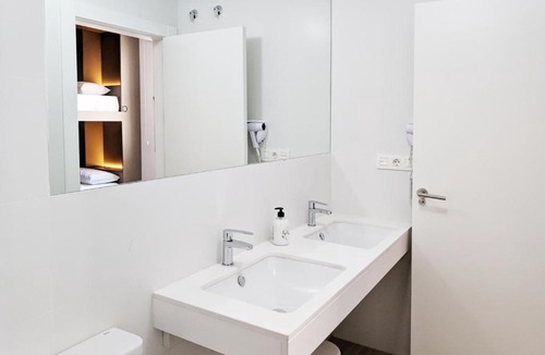 Figares Hostel | Broz Hostel