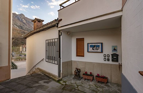 Arenas de Cabrales Apartment | Budget Double Room Monte Caoru Cabrales