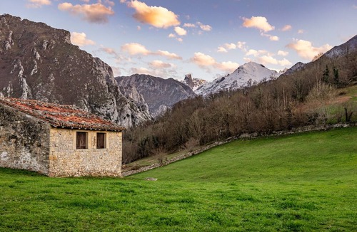 Arenas de Cabrales Apartment | Budget Double Room Monte Caoru Cabrales