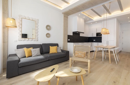 El Cabanyal Apartment | Ca La Leni Beach II. WiFi + Air Conditioned