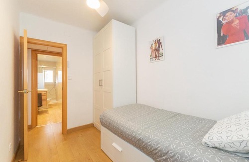 Cornella de Llobregat Apartment | Cadillac 3 hab AC BCN cerca Airport Parking Tram