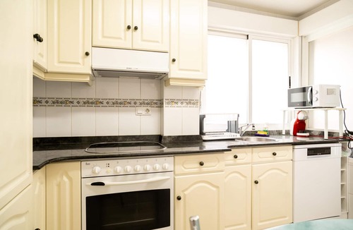 Torrelavega Apartment | Cantabrian Paradise! Modern Flat in Torrelavega