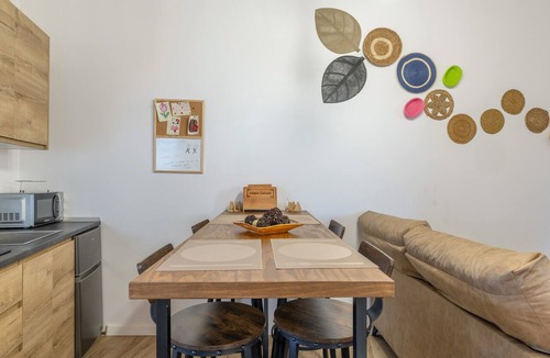 Arzua Apartment | Casa do Renque in Arzúa – Perfect for Families, Private Terrace, Pet Friendly