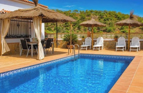 Macharaviaya House | Casa La Loma – Winter Rentals and Long-Term Stays for 2 People