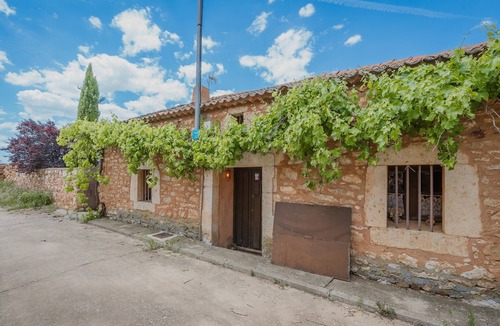 Ayllon House | Casa La Romana – Mountain Retreat with Private Terrace and Garden Views