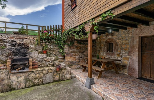 Santianes de Ola House | Casa Rural Ricao with Mountain Views, Private Terrace and WiFi