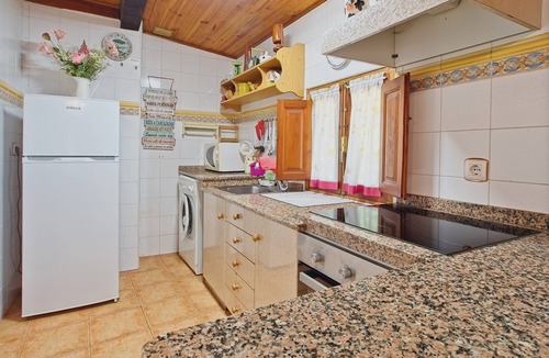 Ozuela House | Casa Rural Villasol – Traditional Stone House with Pool, Jacuzzi & Garden in León