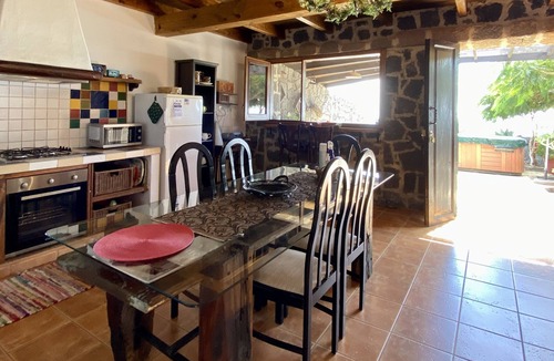 Macher House | Casa Tabobo - 2 bedroom rural house with breathtaking sea views and a hot tub.