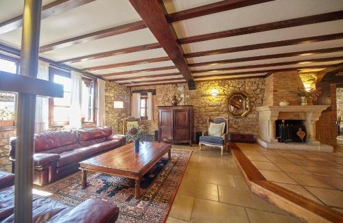 Orena Villa | Casona exclusiva con piscina en la costa de Santillana del Mar