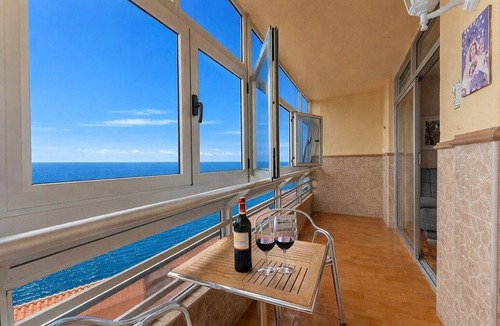 Puerto de la Cruz Apartment | Central Apartment by the Sea, Near Plaza del Charco, Private Terrace & Wi-Fi
