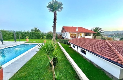 Erandio Ski Chalet | Country home with a pool, 7 minutes from Bilbao and 7 minutes from the beach