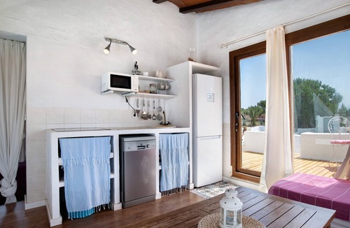 Facinas House | Country House 'Casa De Los Pintores' with Private Pool, Wi-Fi and Air Conditioning