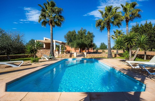 Campos Villa | Country House 'Linda' with Private Pool, Wi-Fi and Air Conditioning