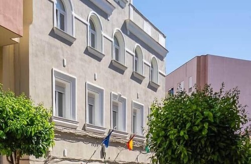 Algeciras Apartment | Downtown Apartment, Patio Cuarenta 1A