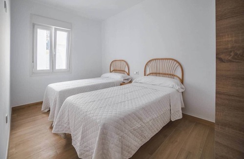 Algeciras Apartment | Downtown Apartment, Patio Cuarenta 1A
