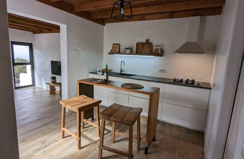 La Asomada House | Eco Tabaiba Holiday Home in Nature with Sea Views, Private Terrace, and Wi-Fi