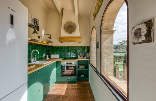 Ventallo Apartment | El Pedró Panoramic Apartment with Mountain Views, Wi-Fi, and Air Conditioning
