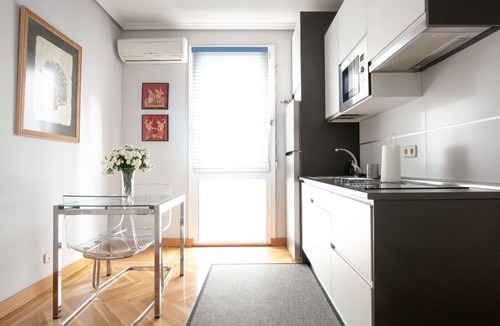 Jeronimos Apartment | Elegant and bright golden mile apartment