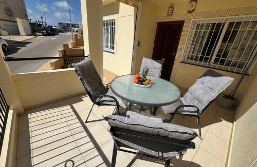 Dehesa de Campoamor Apartment | En perle med plass til voksne og familien, solfylt terrasse 5 min fra stranden