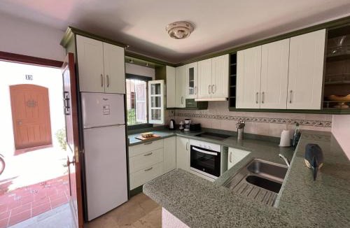 Playa del Sol-Villacana Villa | Estepona - Playa - Villa en urbanización al lado del mar Is17