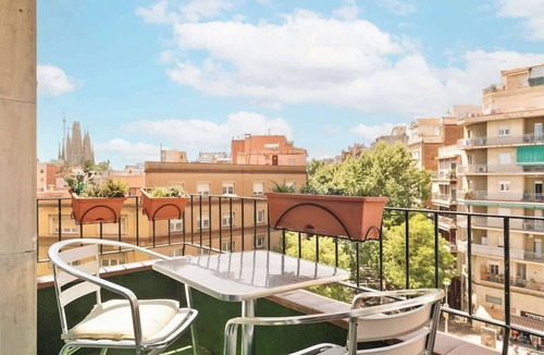 El Camp de l'Arpa del Clot Apartment | Eulalia's Green Ecolodge