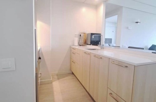 Castillejos Apartment | Executive Apartment: Elegant Comfort Near Bernabeu and Shopping