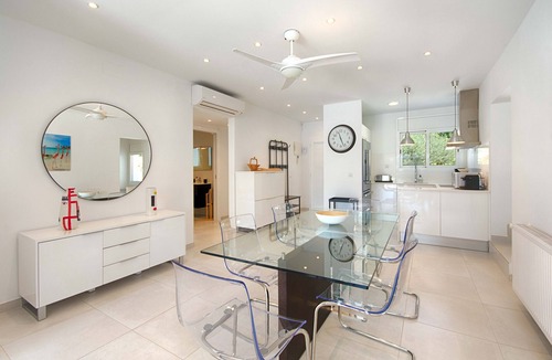 Empuriabrava Villa | FALCONERA VILLA CANAL 3 HA ,PISCINA,AMARRE,WIFI,PARKING