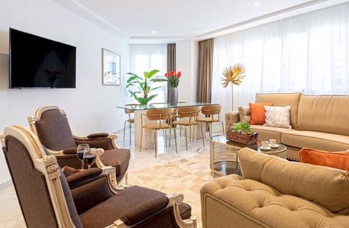 Central District Apartment | Genteel Home Isabel la Catolica I