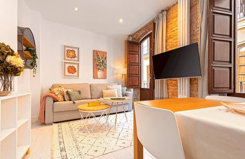 Central District Apartment | Genteel Home Zacatin 201
