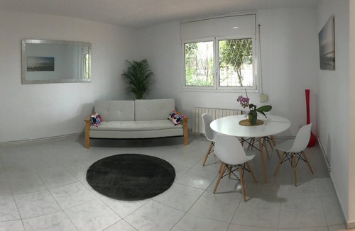Castelldefels Apartment | Grosse Wohnung in Strandnähe mit Sonniger Terrasse