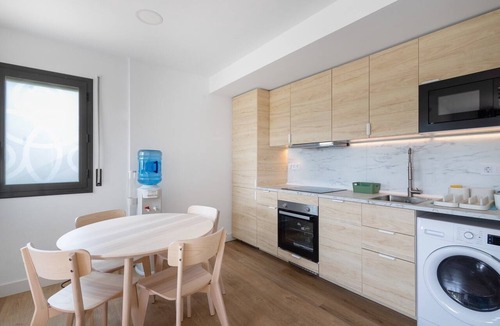 Olivella Apartment | Guest House Cim Apartments 2 with Mountain Views, Wi-Fi, and Air Conditioning