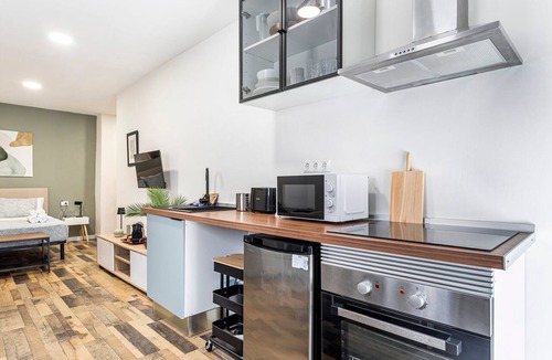 Torrefiel Apartment | GuestReady - Modern Studio for Two