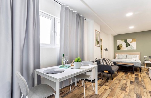 Torrefiel Apartment | GuestReady - Modern Studio for Two