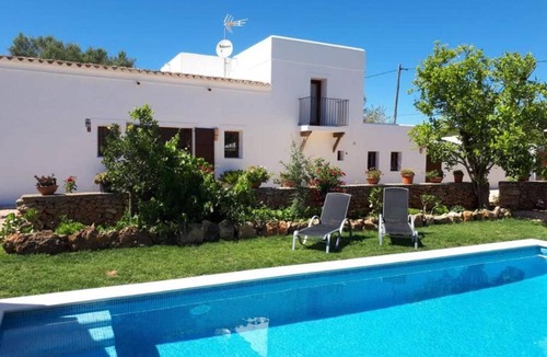 Santa Gertrudis House | Holiday Home 'Can Boletar' with Mountain View, Wi-Fi and Air Conditioning