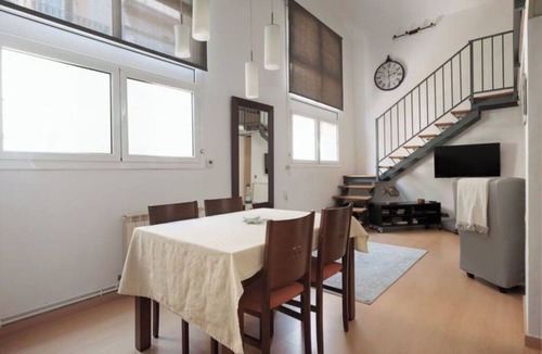 El Poble-sec Apartment | ¡Hola! :) ¿cómo estás? Ideal Acomodis Duplex apartment, 15 min from Las Ramblas!