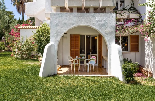 Cala d'Or Apartment | Holiday Apartment ‘La Mirada 1 Gavimarhotels’ with Wi-Fi, Balcony, Shared Garden & Pool; Parking Available