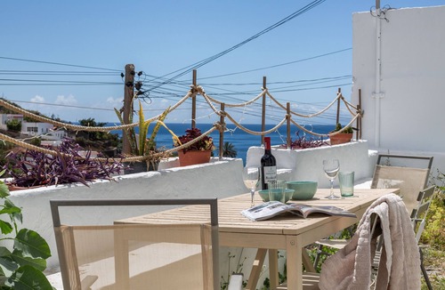 Santa Cruz de Tenerife House | Holiday Home 'Mojo Surf' with Sea Views, Wi-Fi and Air Conditioning