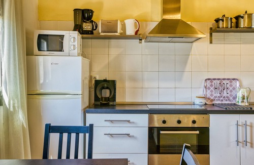 Torroella de Montgri House | Holiday Home "La Paisa" with Mountain Views and Wi-Fi