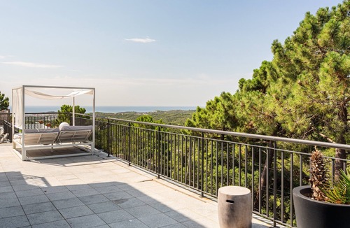 Lloret Blau House | Holiday Home 'Blau' with Sea Views, Wi-Fi, and Air Conditioning