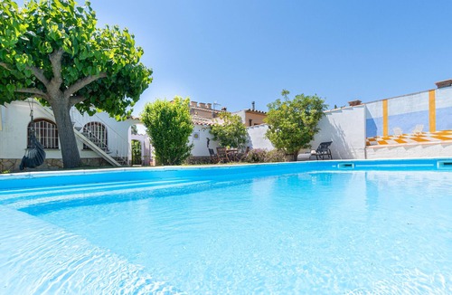 Sant Pere Pescador House | "Holiday Home for 6 with Pool, BBQ, Wifi, Near Beach - Sant Pere Pescador, Costa Brava"