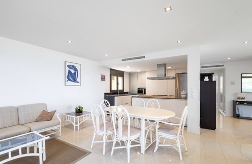 Begur House | Holiday Home 'Sa Punta 100' with Sea View, Wi-Fi and Air Conditioning