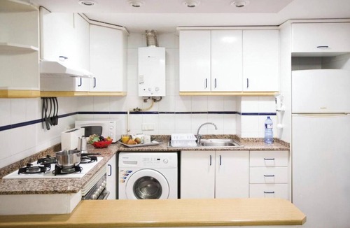 Valencia City Centre Apartment | Homerez - Flat in Valencia - parking