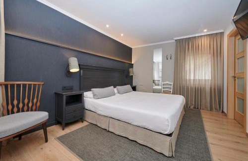 Isaba House | Hostal Lola