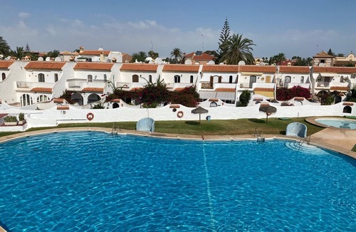 Roquetas de Mar Ski Chalet | House with 2 bedrooms, 2 bathrooms, terrace, in spectacular urbanization