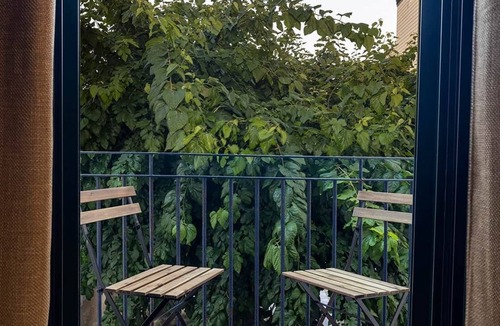 Canet de Mar Apartment | King Room Garden View - Room 3