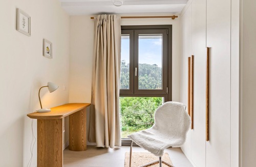 Lloreda Apartment | La Casina Blanca Apartment Cielo – Bright, Cozy Retreat Near Playa España