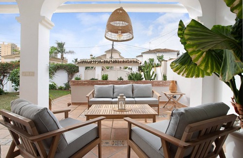 Torremolinos Villa | La Casita del Mar – House with Jacuzzi, Garden & Terraces 300 m from the Beach in Torremolinos